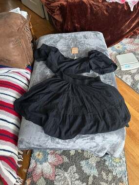 Shy velvet dress size large new with tags